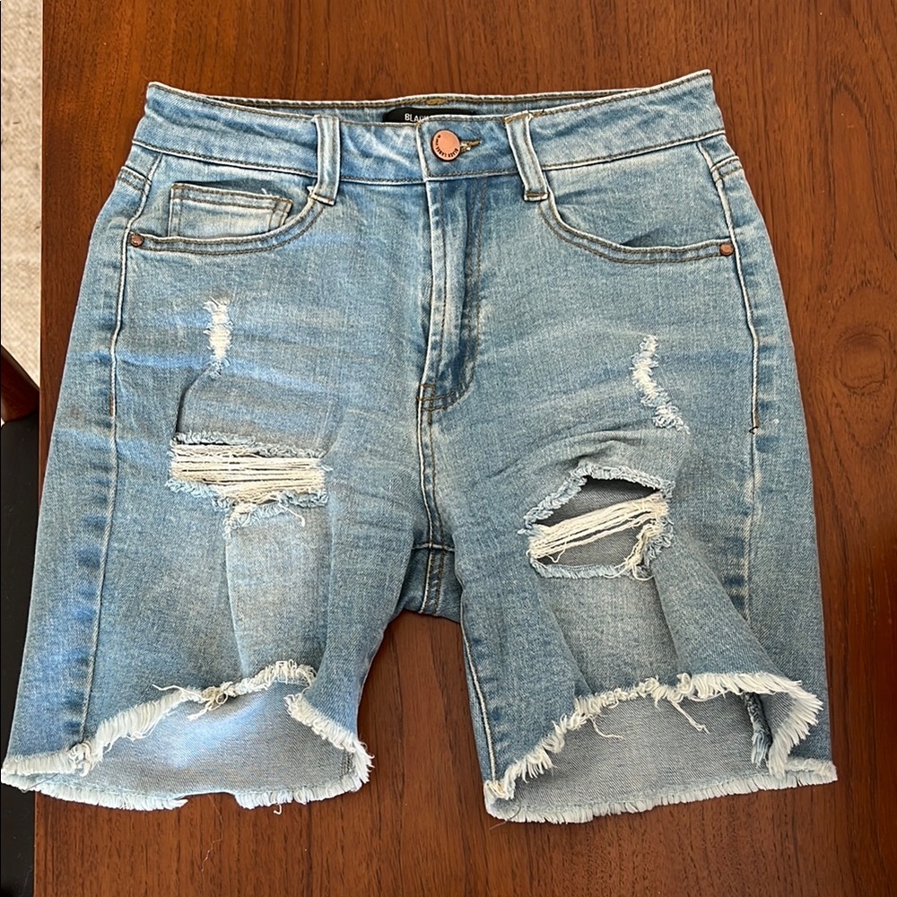 Black Label Distressed Short Size Small
